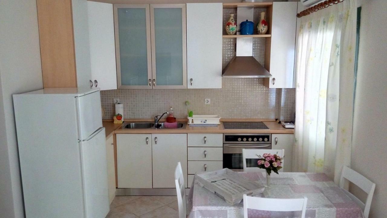 Cute Maisonette No2 On Coastal Sidewalk Nikiti  Exterior photo